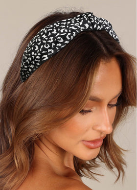 Huachi knotted headbands packaging display