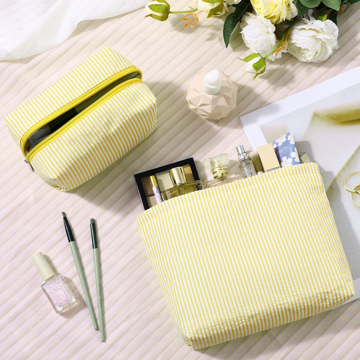 Huhumy makeup bag set side view showing size differences