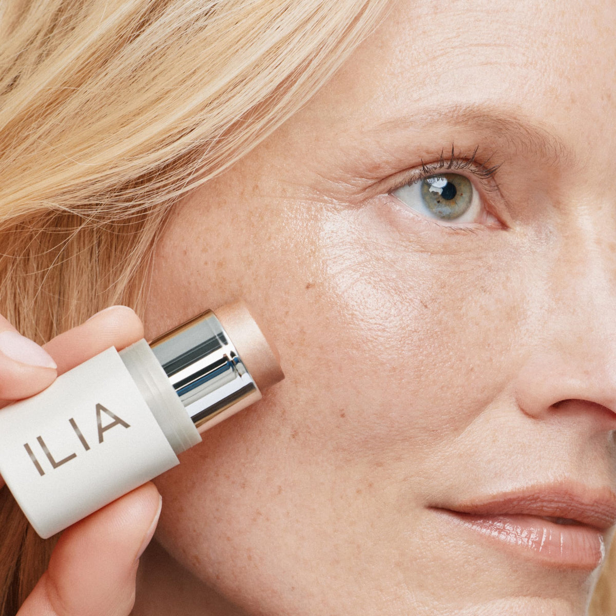 ILIA Multi-Stick Cheek + Lip Colour Cosmic Dancer application on lips