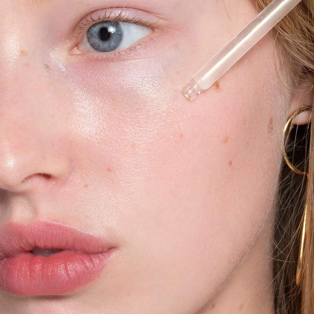 ILIA True Skin Radiant Priming Serum lifestyle scene