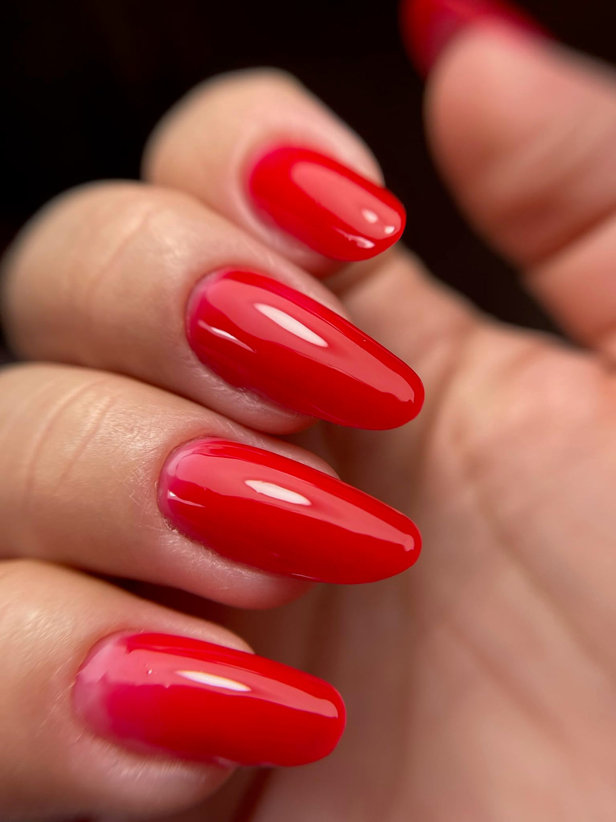 IN.HYPE Builder Gel 132g application on nails