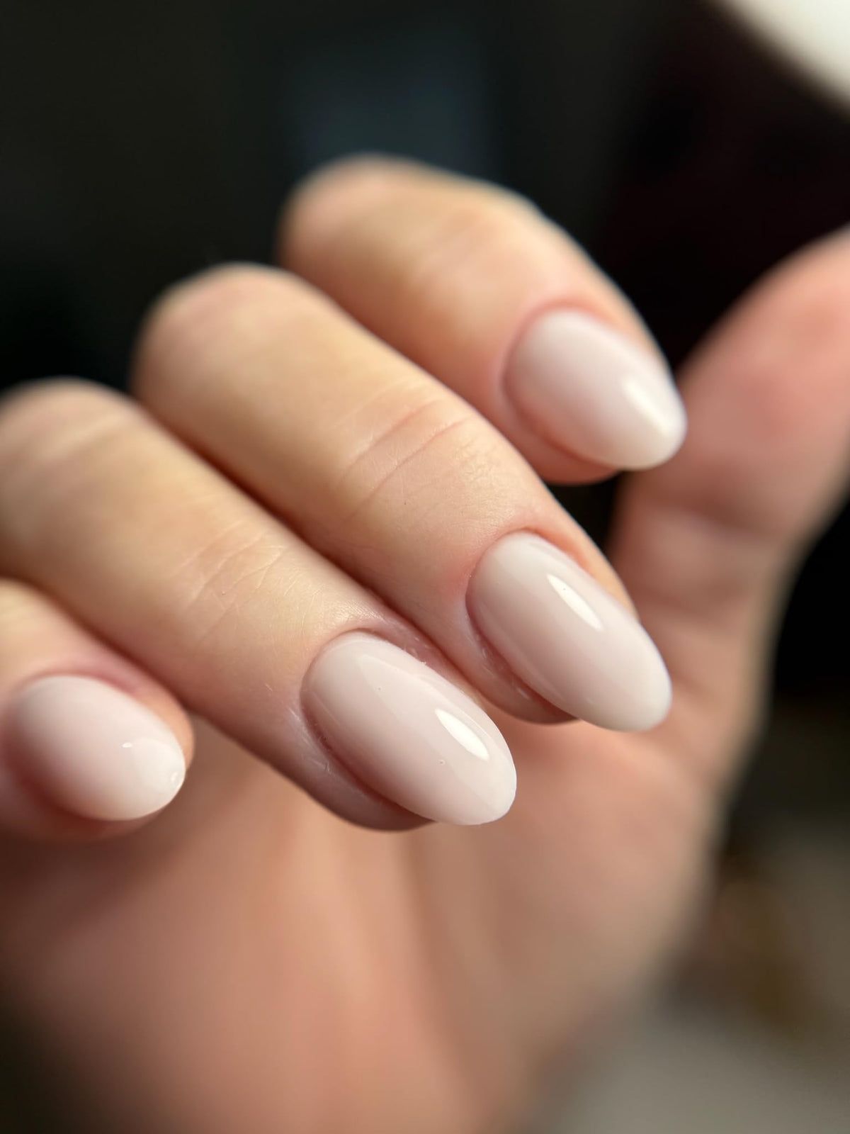 IN.HYPE gel application on nails