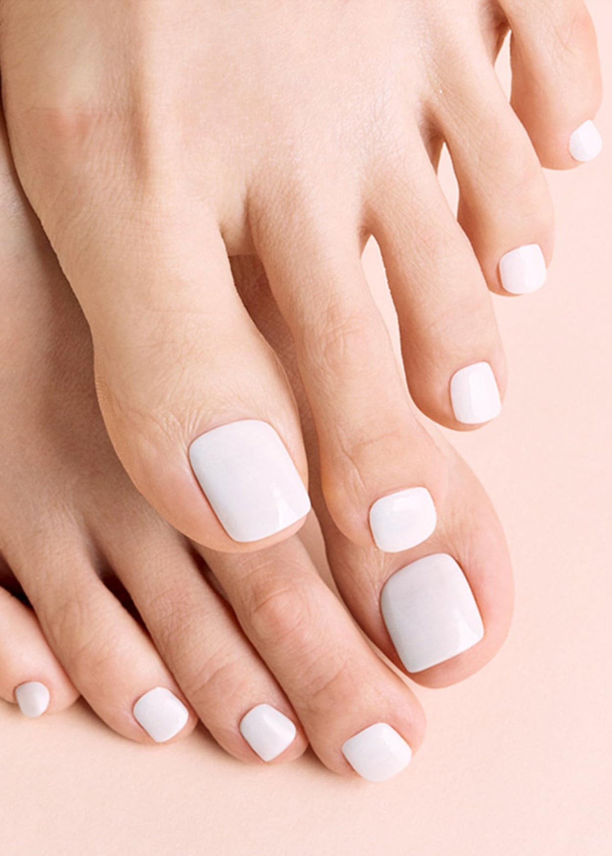 inside contents of ohora Semi Gel Pedi Strips including nail wraps and tools