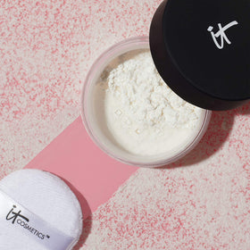 IT Cosmetics Bye Bye Pores Loose Setting Powder in use