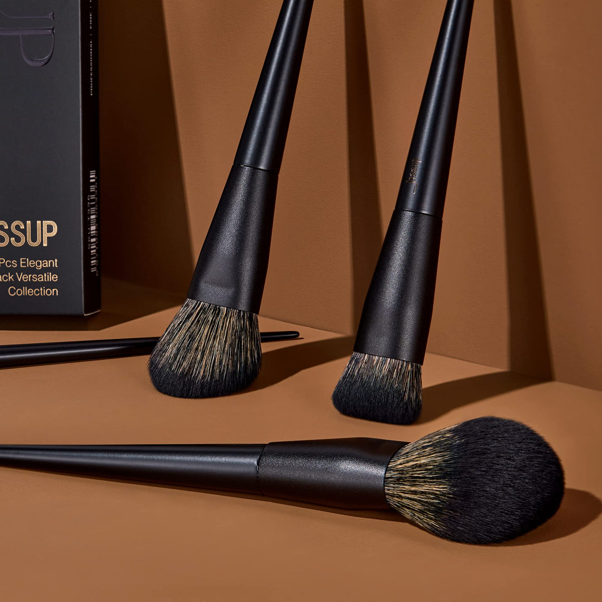 Jessup 14Pcs Makeup Brushes Set displayed with accessories