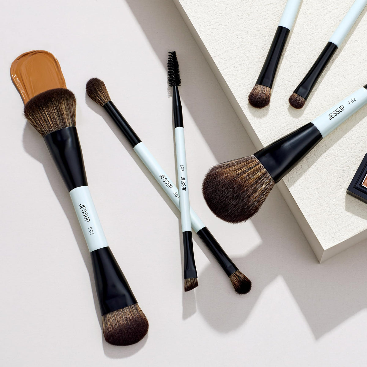 Jessup Makeup Brush Set displayed with other beauty tools