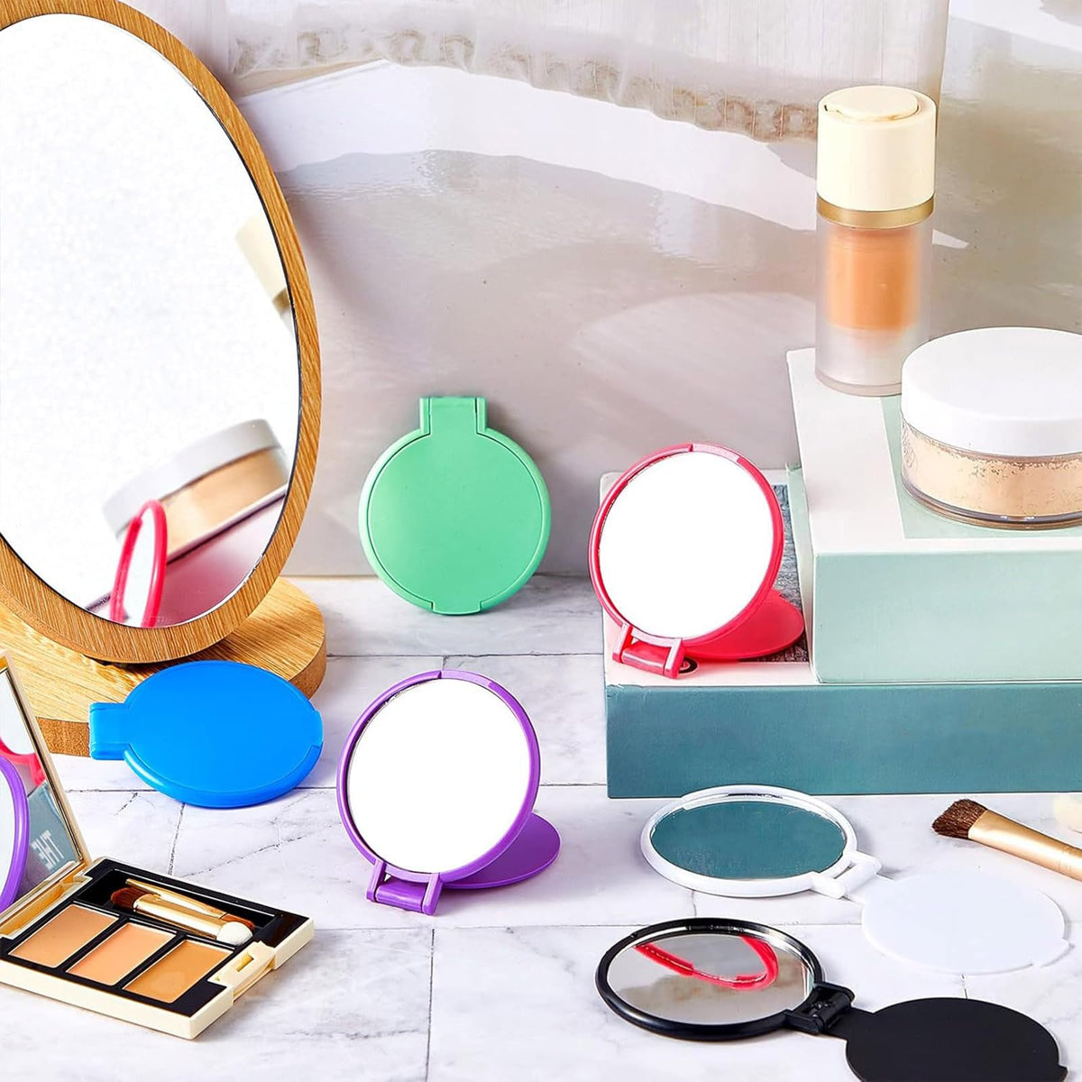 Jetec compact mirror in green colour with a reflection