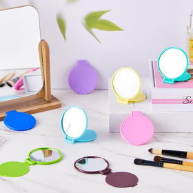 Jetec compact mirrors arranged in a colourful display