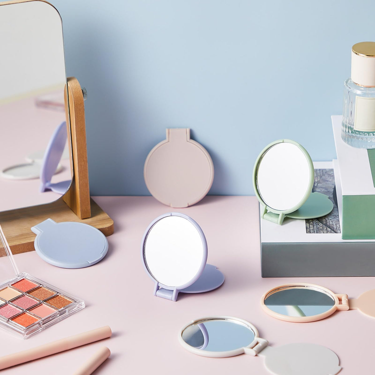 Jetec compact mirrors arranged in a colourful display