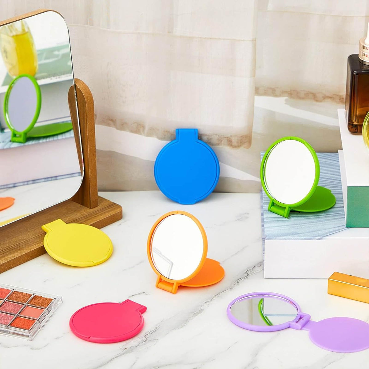 Jetec compact mirrors displayed in a cosmetic bag