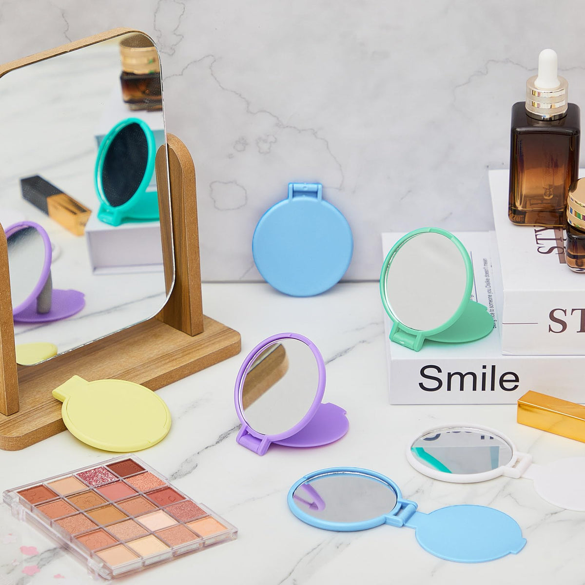 Jetec compact mirrors displayed in a cosmetic bag