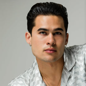 JOHNNY B. Mode Gel application on medium to thick hair