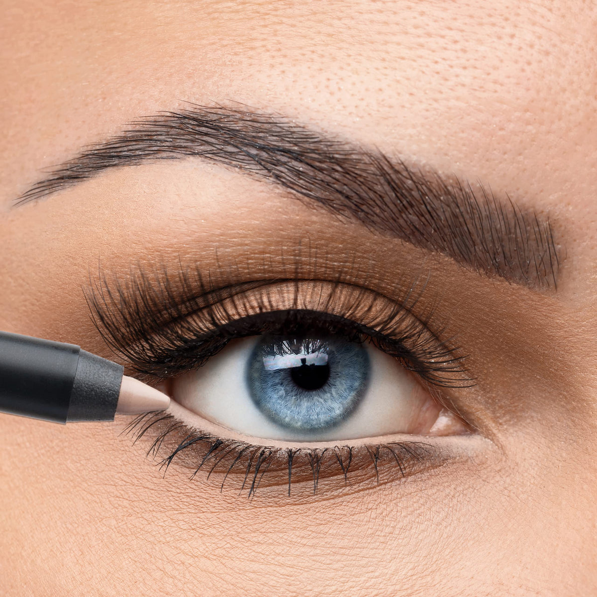 K7L Creamy Eyeliner Pencil packaging display