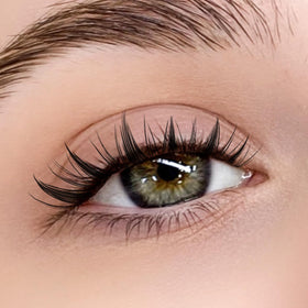 KEYYOU lash clusters in beauty setup