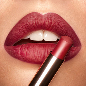 Kiko Milano Unlimited Stylo 17 Lipstick applied on lips showing colour