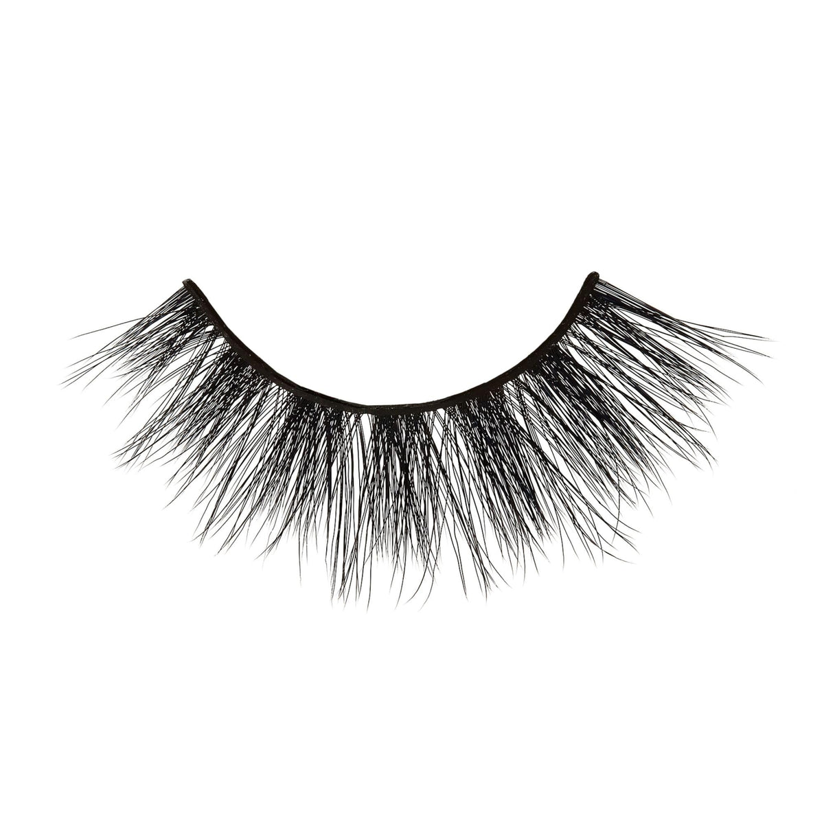 KISS LuXtensions Cashmere False Eyelashes on model