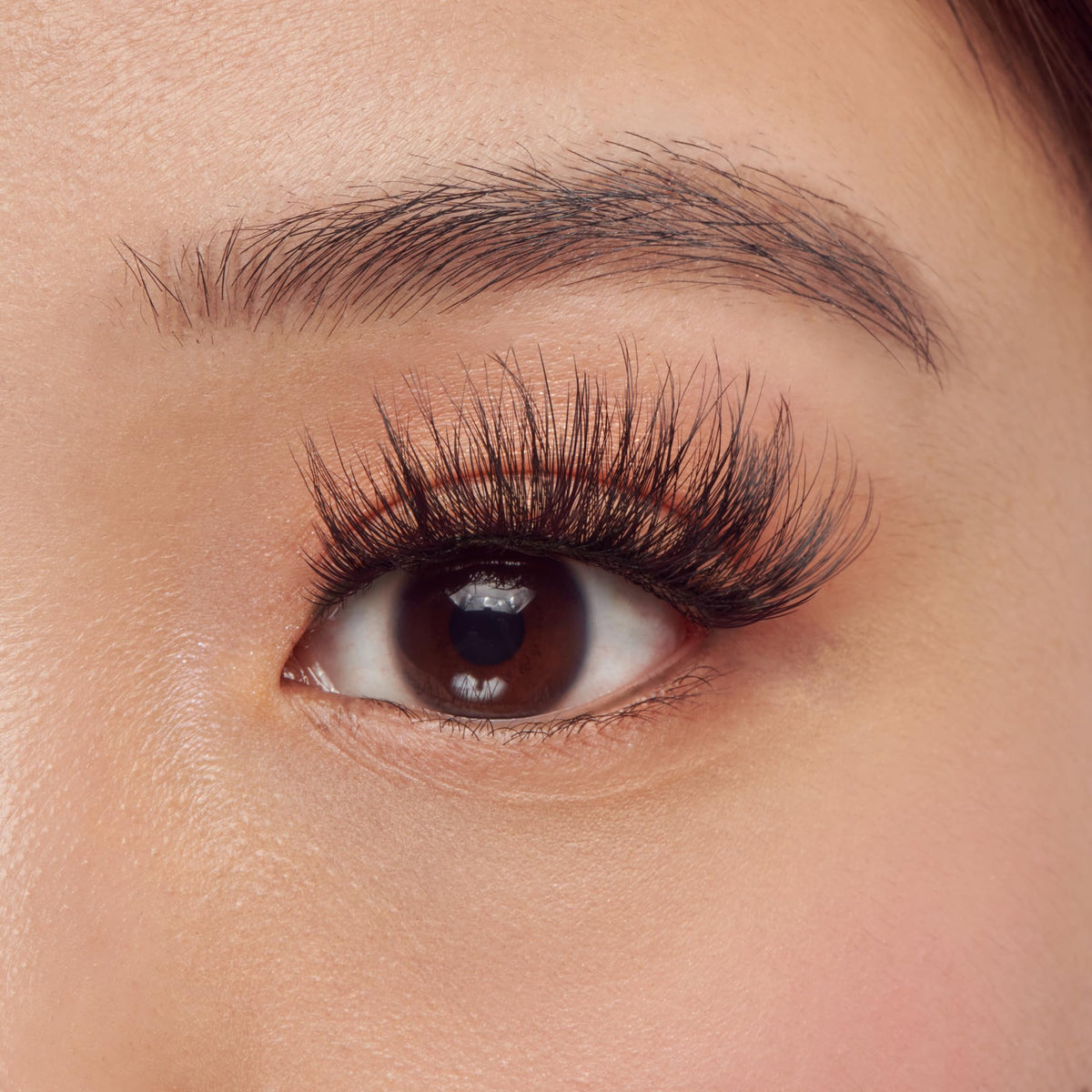 KISS LuXtensions Velvet false eyelashes side view