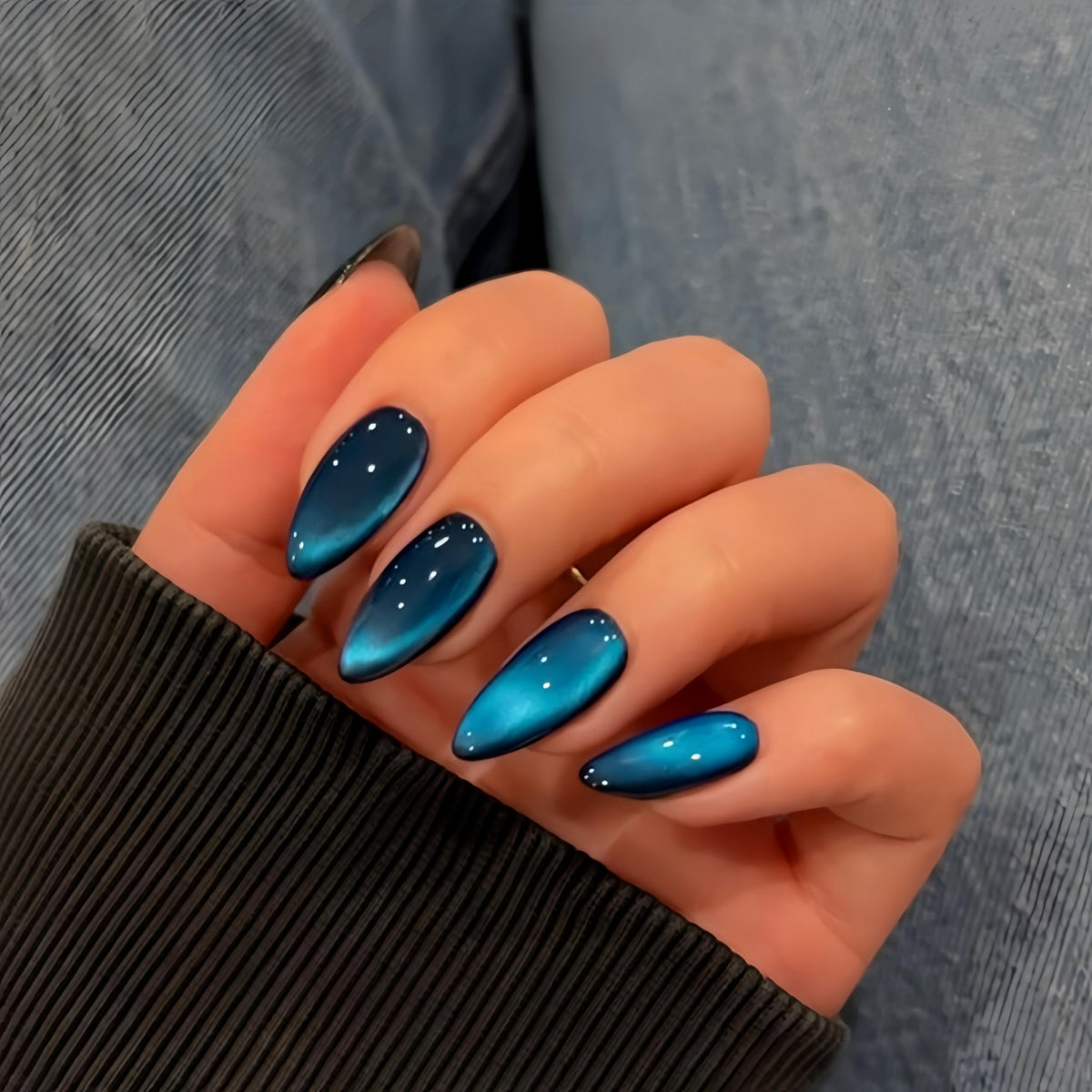 KQueenest Cat Eye Press on Nails almond shape dark blue front view