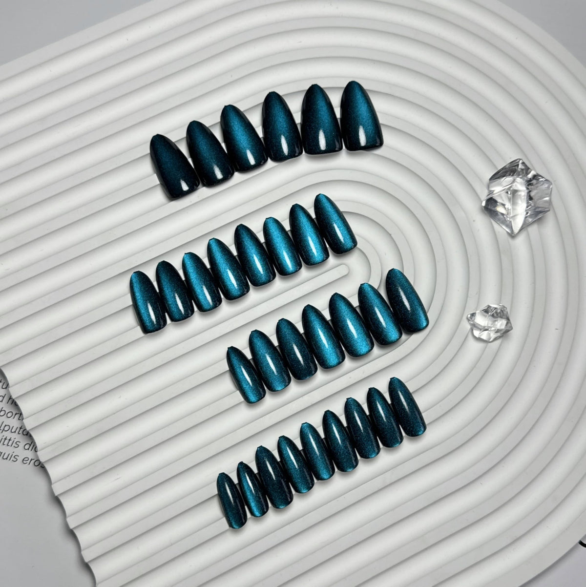 KQueenest Cat Eye Press on Nails packaging with included accessories