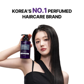 KUNDAL Honey & Macadamia Shampoo lathering in hands