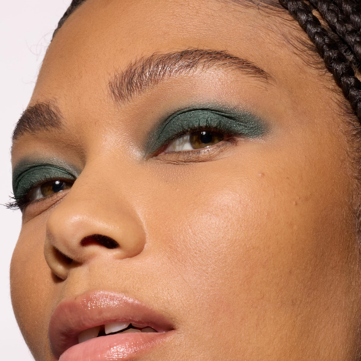 L'Oreal Paris Le Shadow Stick Eyeshadow 270 Twilight Emerald in use on model