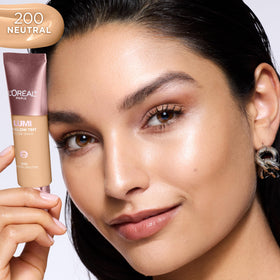 L'Oreal Paris Lumi Le Glow Skin Tint texture close-up