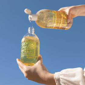 La Compagnie de Provence Fresh Verbena Liquid Soap refill bottle cap detail