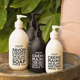 La Compagnie de Provence Liquid Soap White Tea showing texture on hand