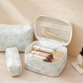 Large HBselect makeup bag showing double zipper detail