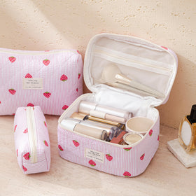 Large HBselect Quilted Makeup Bag showing zipper detail