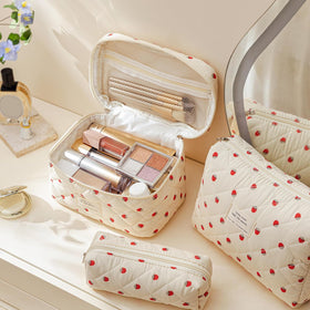 Large HBselect Quilted Makeup Bag showing zipper detail