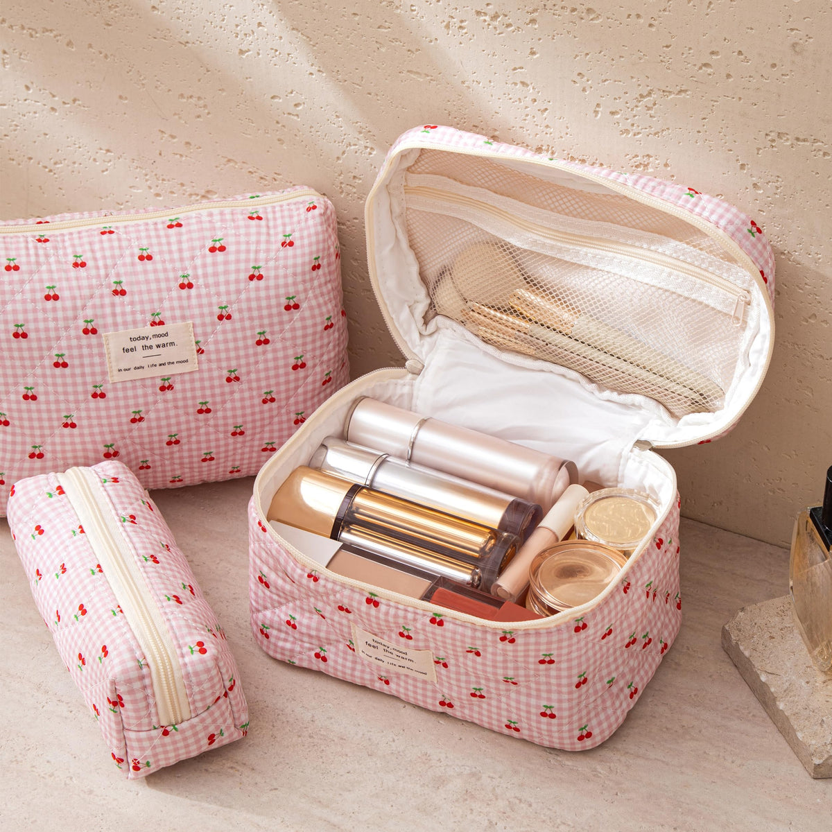 Large size HBselect quilted makeup bag dimensions and zipper close-up