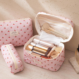 Large size HBselect quilted makeup bag dimensions and zipper close-up
