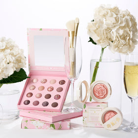LAURA GELLER Angled Blush Brush close-up of bristles
