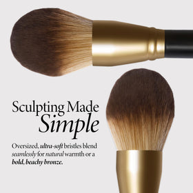 LAURA GELLER Classic Bronzer Brush close-up of bristles