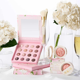 LAURA GELLER Dual-Ended Eyeshadow Brush in use applying eyeshadow