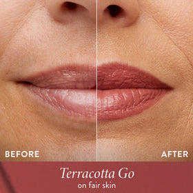 LAURA GELLER Jelly Balm Terracotta Go applied on lips