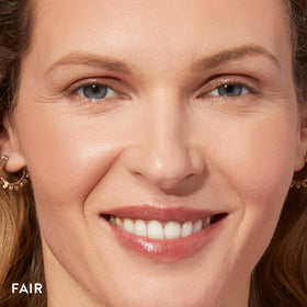 LAURA GELLER NEW YORK bronzer brush in use