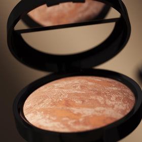 LAURA GELLER NEW YORK Cult Classics Full Face Kit Light application