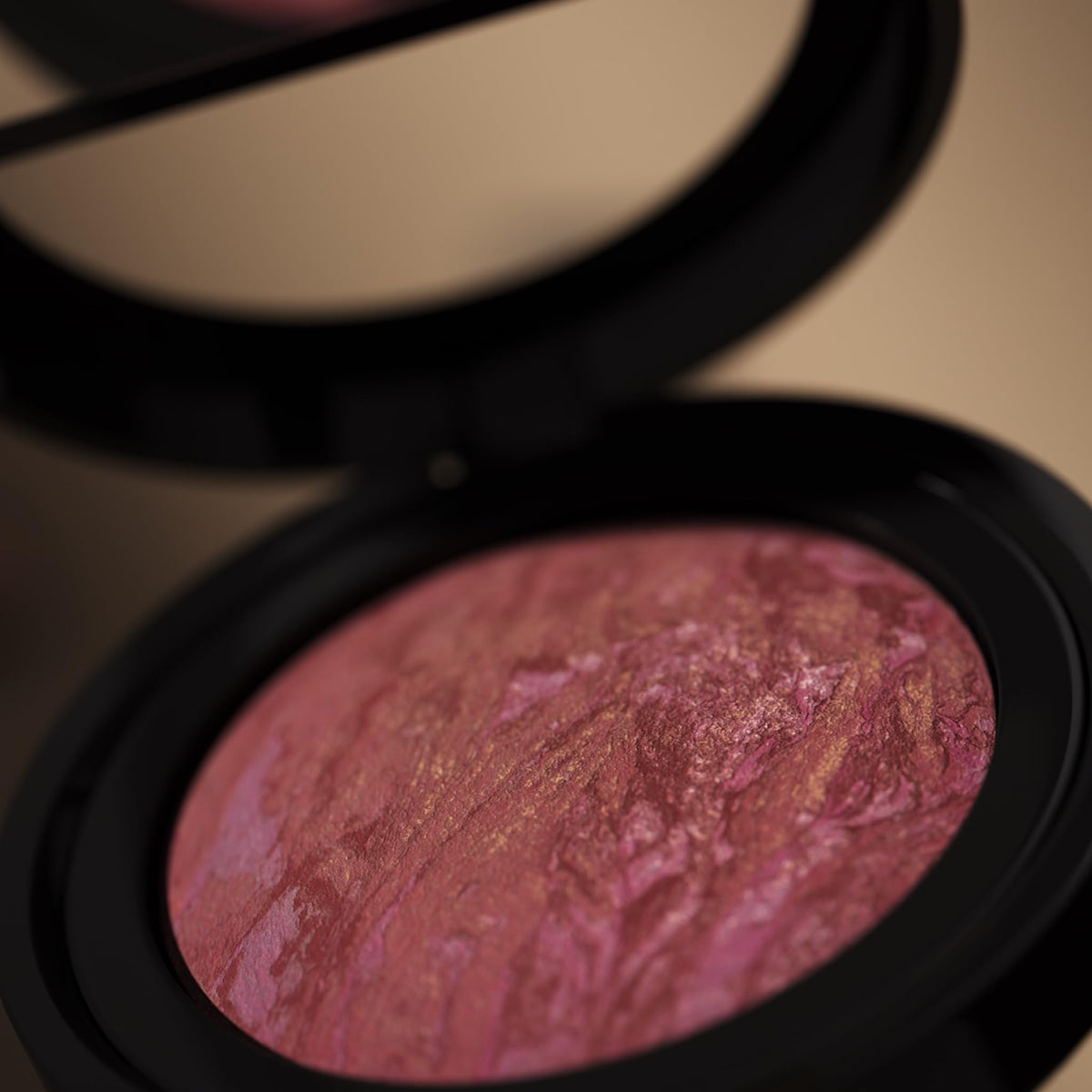 LAURA GELLER NEW YORK Cult Classics Full Face Kit Light close-up