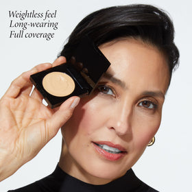 LAURA GELLER NEW YORK Full Coverage Concealer Deep texture close-up