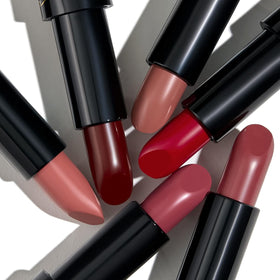 LAURA GELLER NEW YORK Modern Classic Cream Lipstick Berry Bliss applied on lips