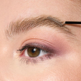 LAURA GELLER Sculpt-n-Stay eyebrow pencil angled tip close-up