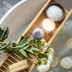 Lavender candle included in the gift set