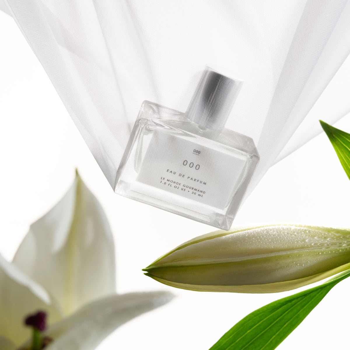 Le Monde Gourmand Eau de Parfum 000 30ml close-up of bottle