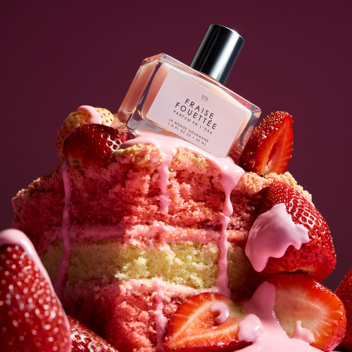 Le Monde Gourmand Fraise Fouettée Eau de Parfum close-up of the cap