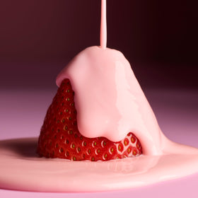 Le Monde Gourmand Fraise Fouettée Eau de Parfum with whipped cream