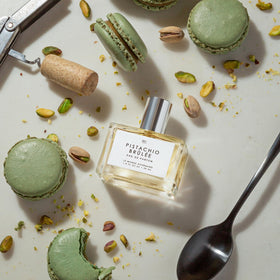 Le Monde Gourmand Pistachio Brûlée Eau de Parfum 30ml lifestyle scene