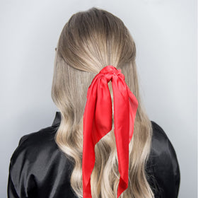 LFOUVRE 2-pack hair scrunchies on display