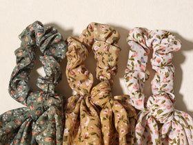 LFOUVRE hair ribbon scrunchies in a lifestyle setting